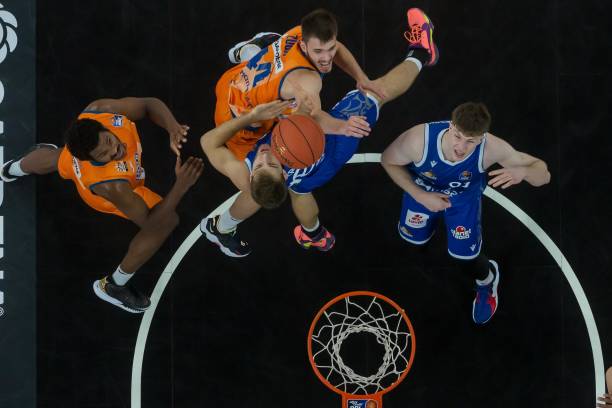 理事会重申 理事会重申