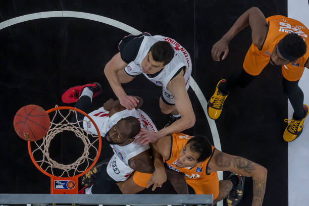 由于各俱乐 由于各俱乐