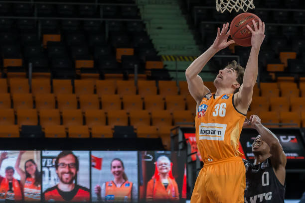 对手周旋 对手周旋